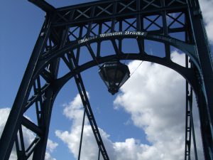 Impressionen aus Wilhelmshaven - Die Kaiser-Wilhelm-Brücke Das Wahrzeichen der Stadt Wilhelmshaven : Die Kaiser-Wilhelm-Brücke