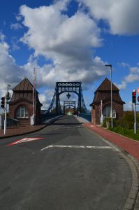 Blick Richtung Norden auf die KW-Brücke