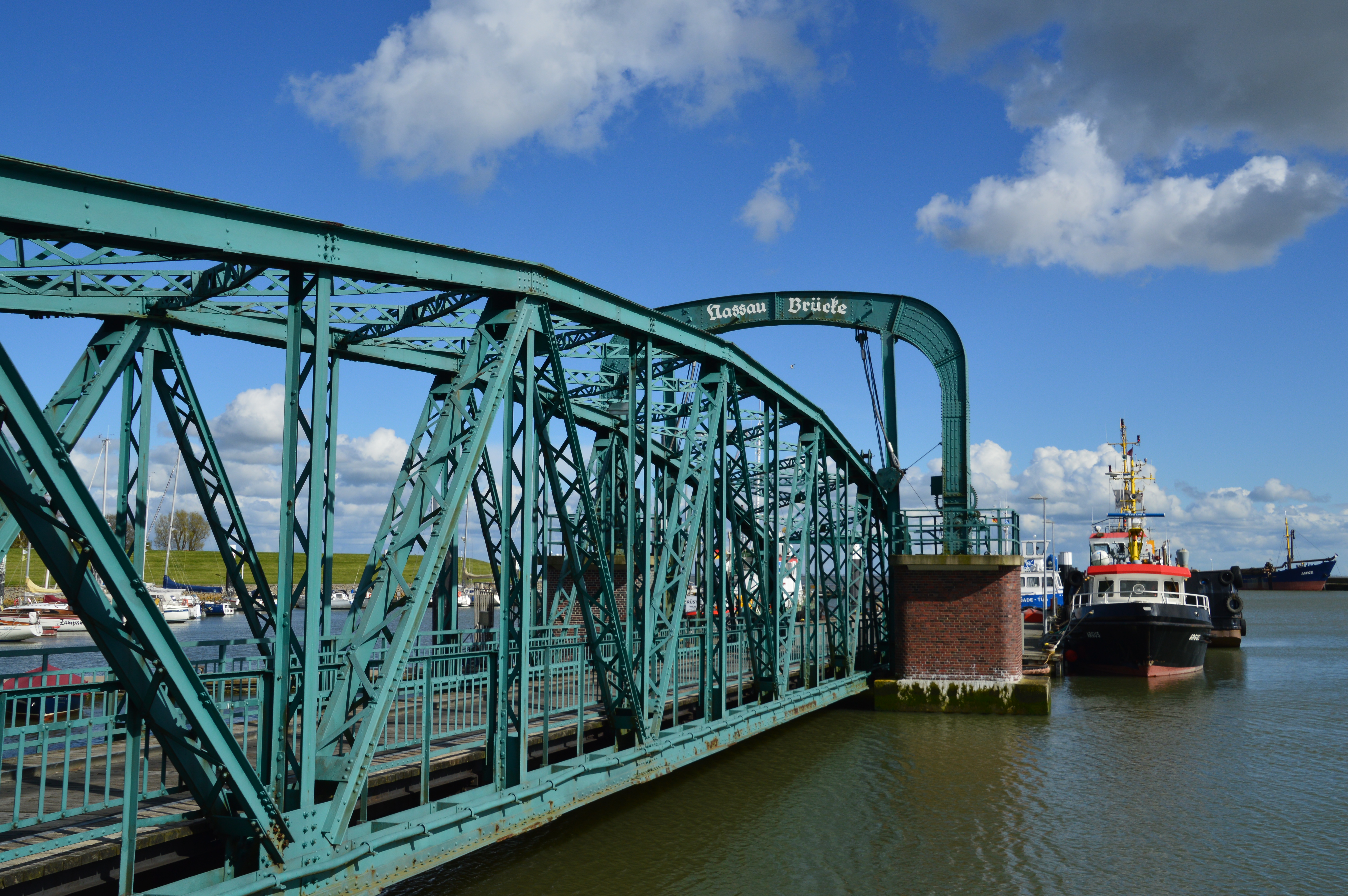 Impressionen aus Wilhelmshaven - Die Nassau-Brücke bei Hochwasser
