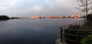 Impressionen aus Wilhelmshaven - Blick über den Großen Hafen in der Abenddämmerung